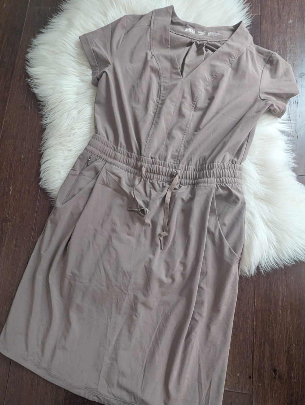 REI Taupe Short-Sleeve Midi Dress